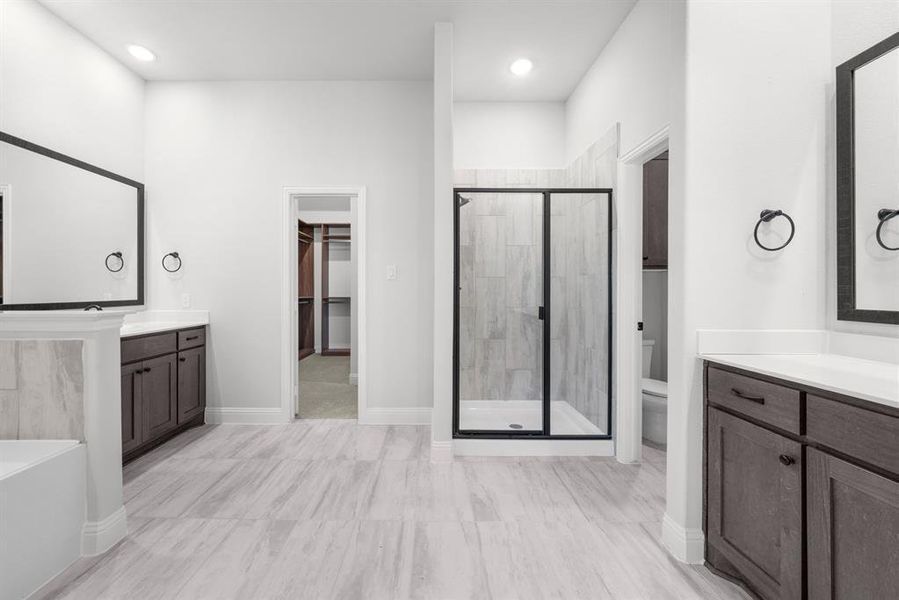 Furnished interior view inside a new home in , Waxahachie (Image 5).