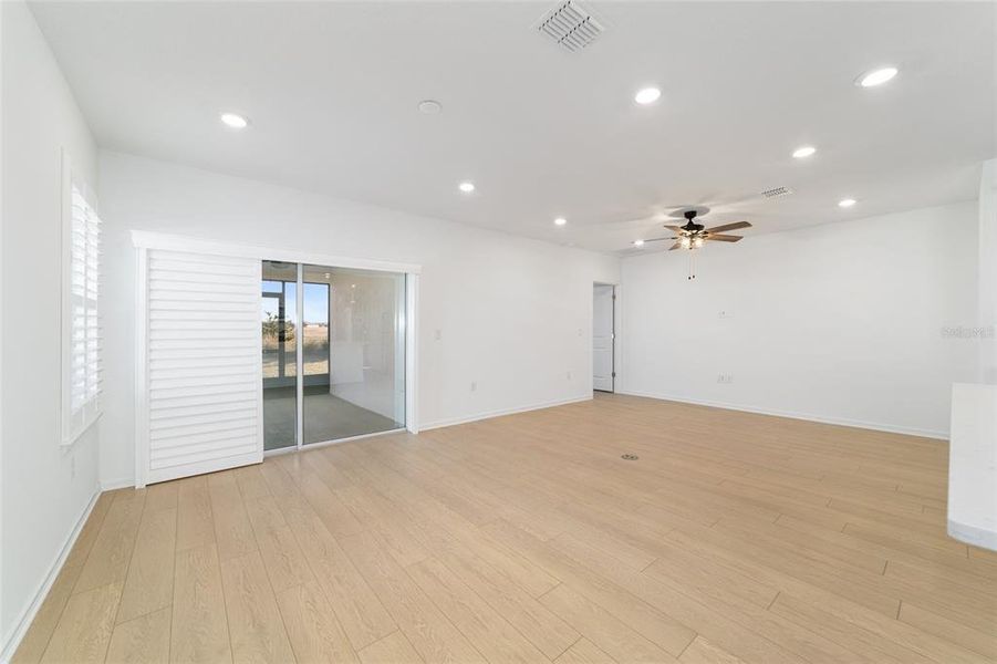 Spacious, unfurnished interior of a new home in , Ocala (Image 29).