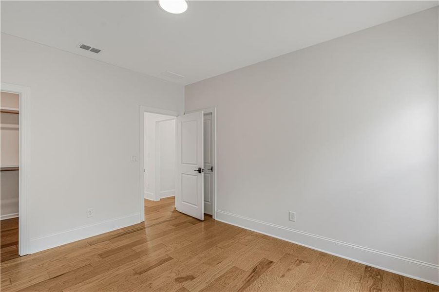 Spacious, unfurnished interior of a new home in Bellwyn, Johns Creek (Image 47).
