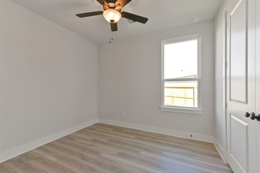 Spacious, unfurnished interior of a new home in Lago Mar, Texas City (Image 32).