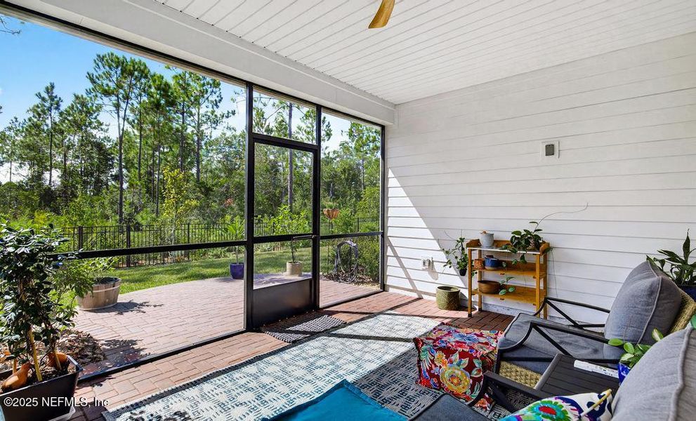 Exterior details and patio area of a home in , Yulee (Image 20).