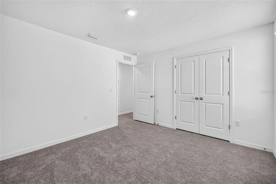 Spacious, unfurnished interior of a new home in , Tampa (Image 45).
