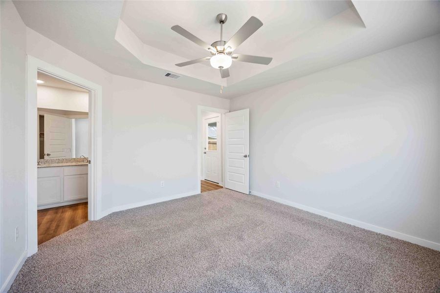 Spacious, unfurnished interior of a new home in Sandrock Station, Houston (Image 25).