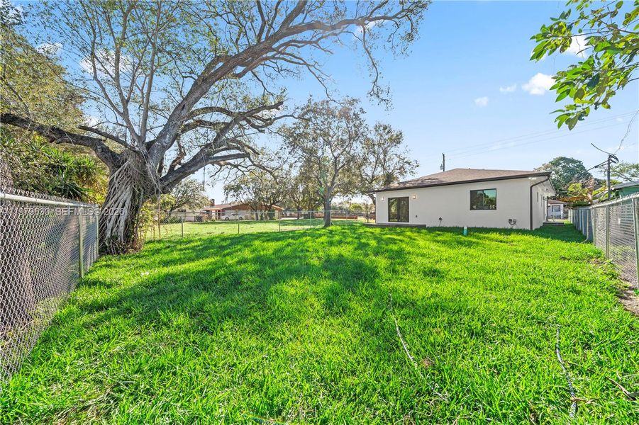 Exterior details and patio area of a home in , Miami (Image 4).