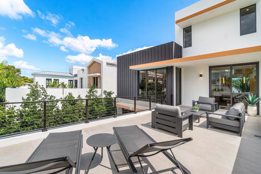 067-810PalmTrail-DelrayBeach-FL-33483-SM