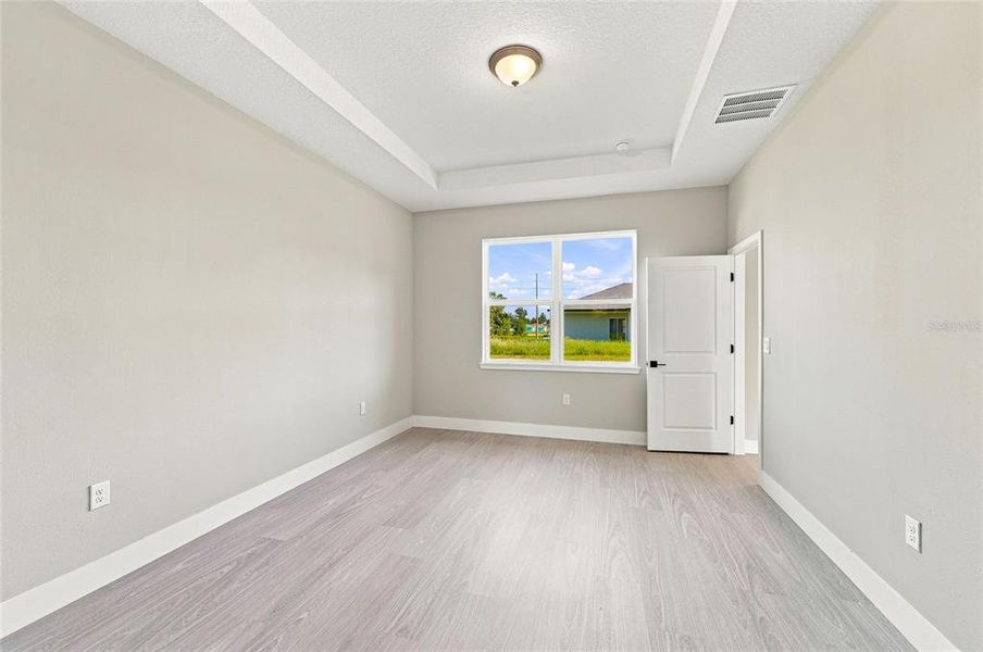 Spacious, unfurnished interior of a new home in , Ocala (Image 16).
