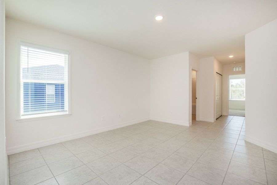 Spacious, unfurnished interior of a new home in Harbour Heights, Punta Gorda (Image 16).