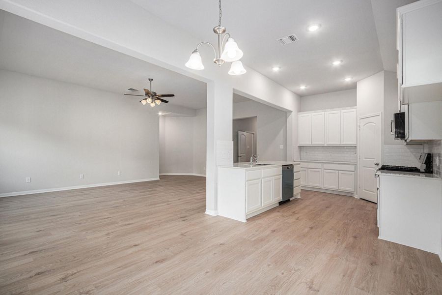 Spacious, unfurnished interior of a new home in , Bay City (Image 31). Spacious, unfurnished interior of a new home in , Bay City (Image 31).