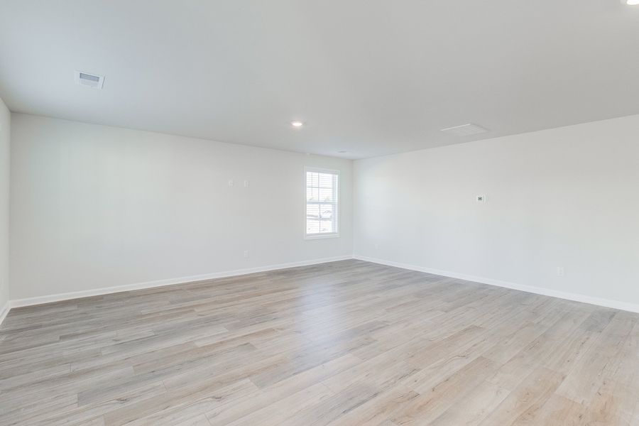 Spacious, unfurnished interior of a new home in Bluefield, Lexington (Image 18).
