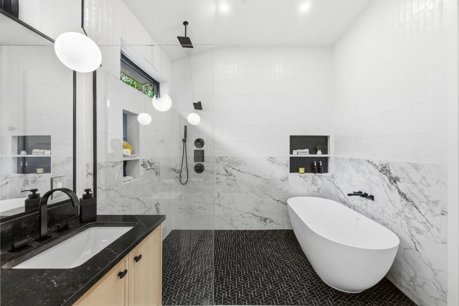 Unbelievable soaking tub and shower Unbelievable soaking tub and shower