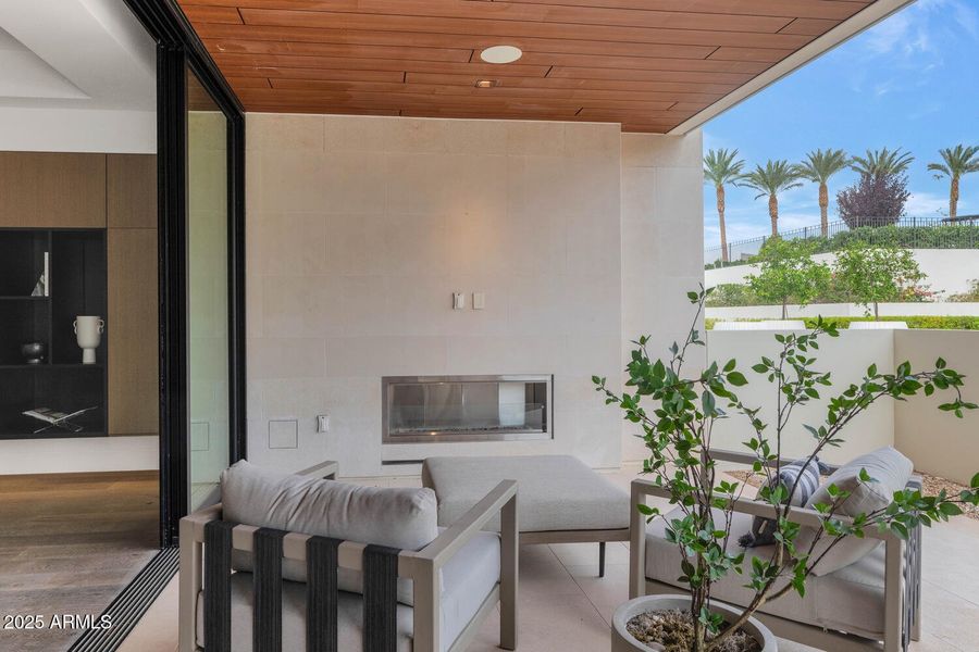 6587 N Palmeraie Blvd-large-011-007-6587