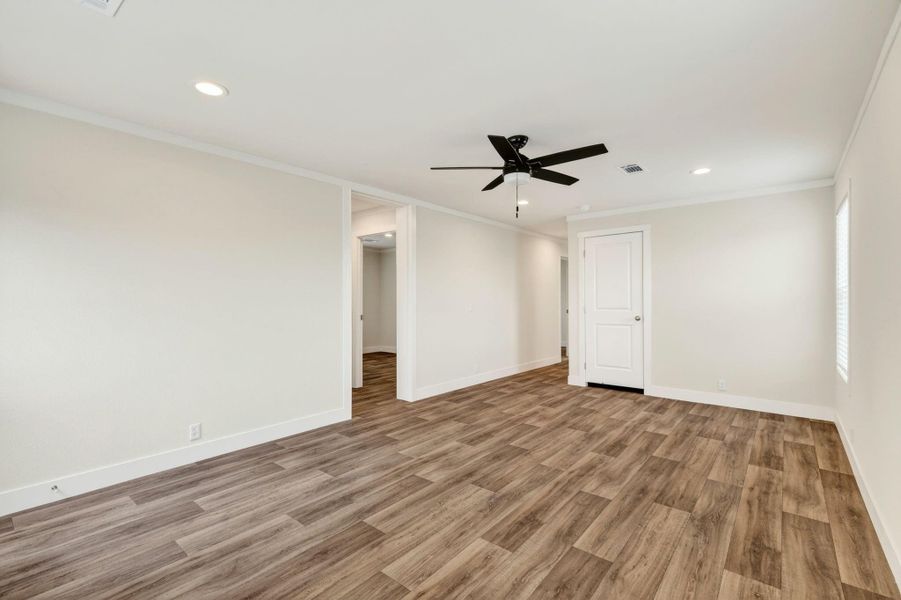 Spacious, unfurnished interior of a new home in , Brenham (Image 13).