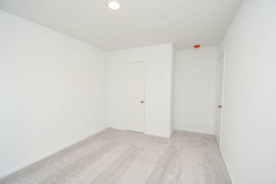 Spacious, unfurnished interior of a new home in Ladera Trails, Conroe (Image 28).