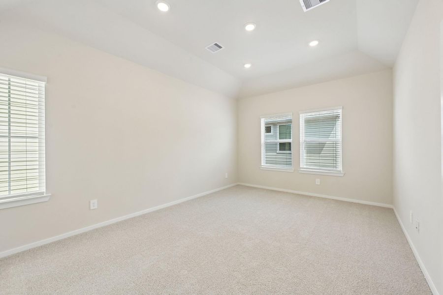 Spacious, unfurnished interior of a new home in Kemah Crossing - City Series, Kemah (Image 23).