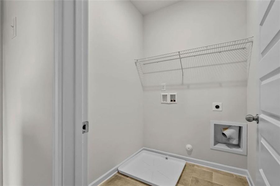 Spacious, unfurnished interior of a new home in North Haven, Rome (Image 21).