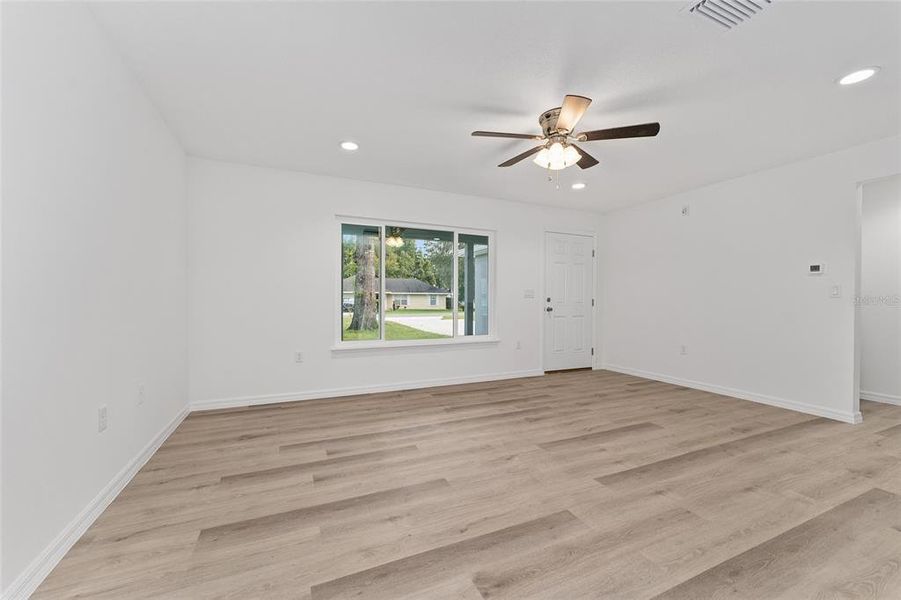 Spacious, unfurnished interior of a new home in , Ocklawaha (Image 42).