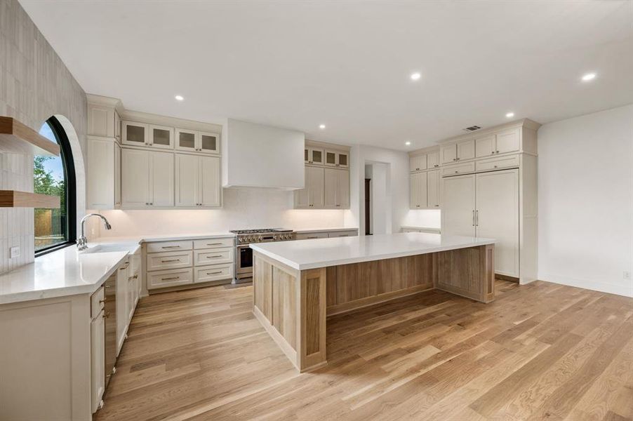 Furnished interior view inside a new home in The Resort on Eagle Mt. Lake, Fort Worth (Image 9).