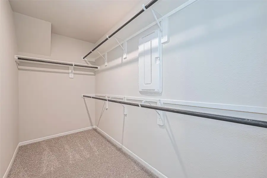Spacious, unfurnished interior of a new home in Rollingbrook Estates, Baytown (Image 16).