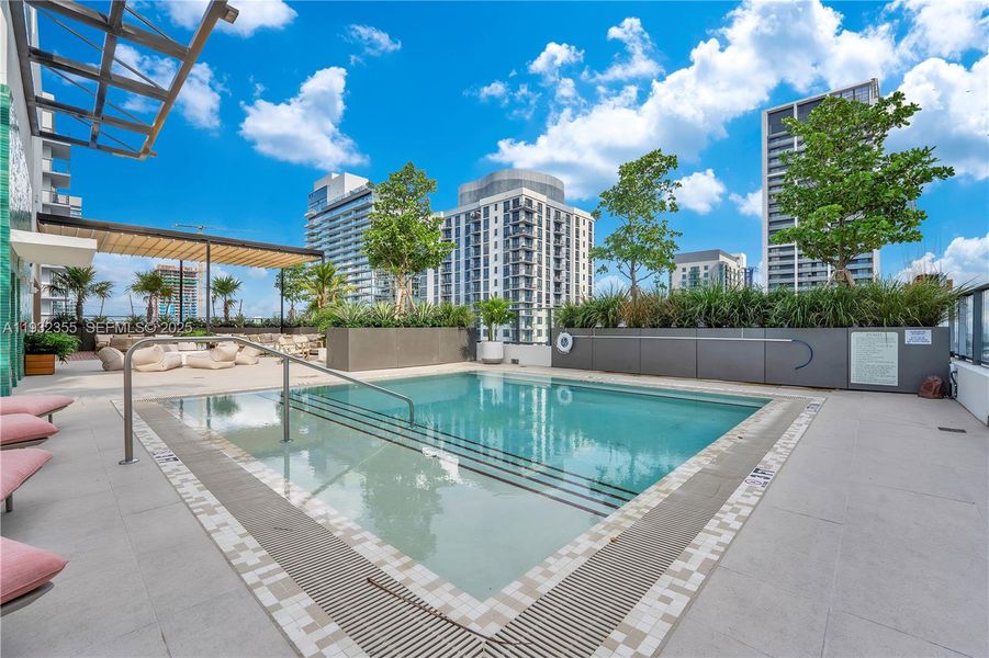 Condo located in Miami, FL showcasing its design and architecture (Image 19). Condo located in Miami, FL showcasing its design and architecture (Image 19).