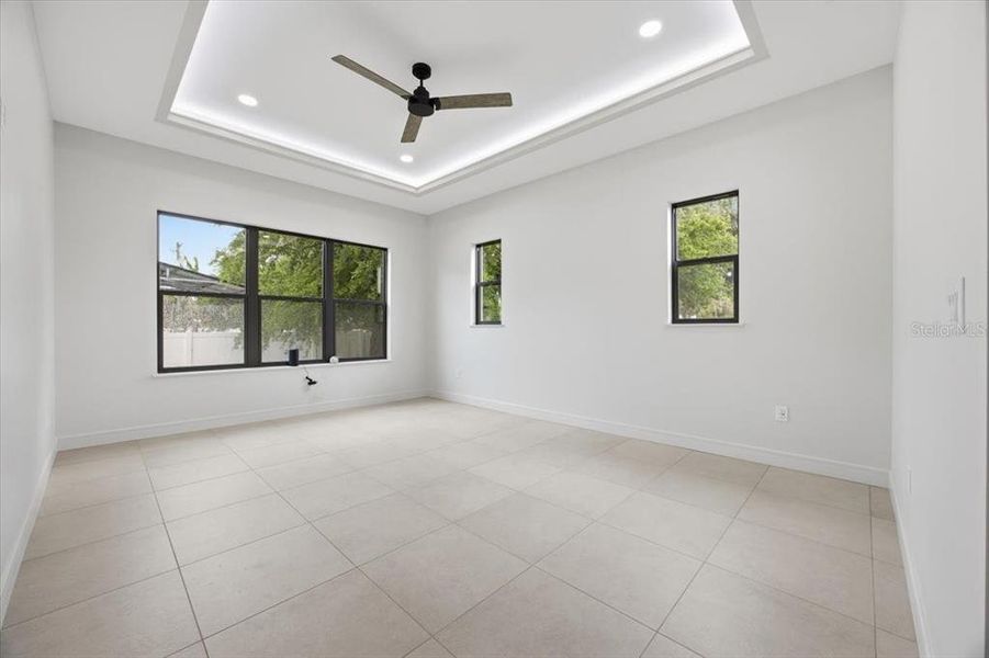 Spacious, unfurnished interior of a new home in , Plant City (Image 23).