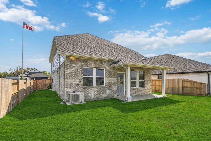 Exterior details and patio area of a home in Laurel Landing, Alvin (Image 3).