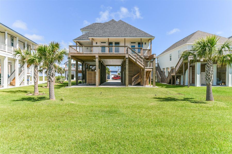 Nice back yard for the kids and/or pets Nice back yard for the kids and/or pets