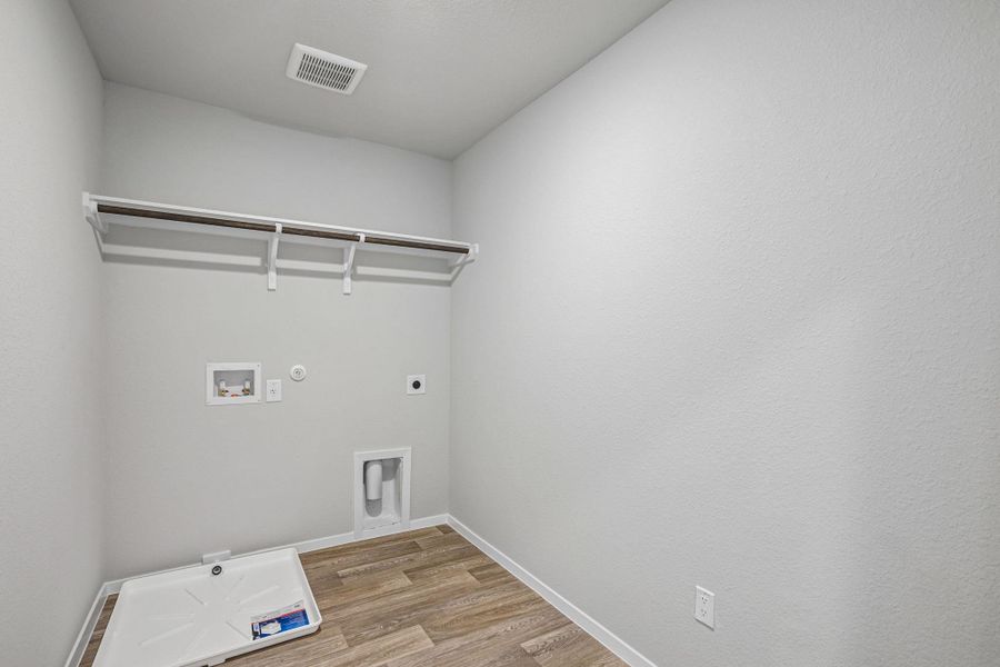 Spacious, unfurnished interior of a new home in Edgebrooke, Pflugerville (Image 17).