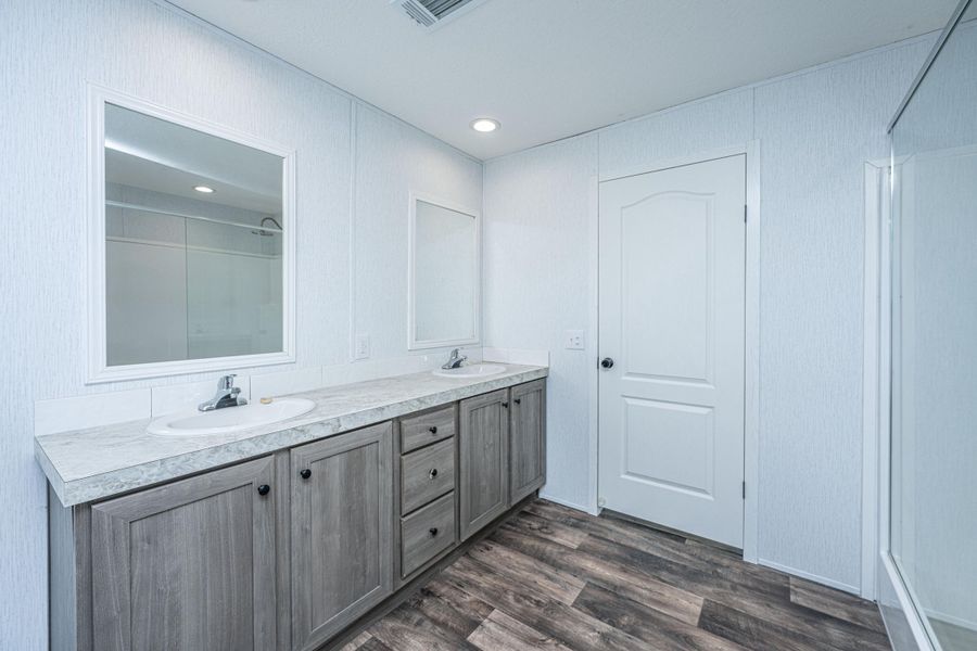 Furnished interior view inside a new home in , Pinopolis (Image 11).