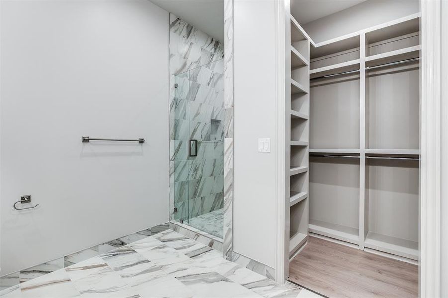 Spacious, unfurnished interior of a new home in , Dallas (Image 14).