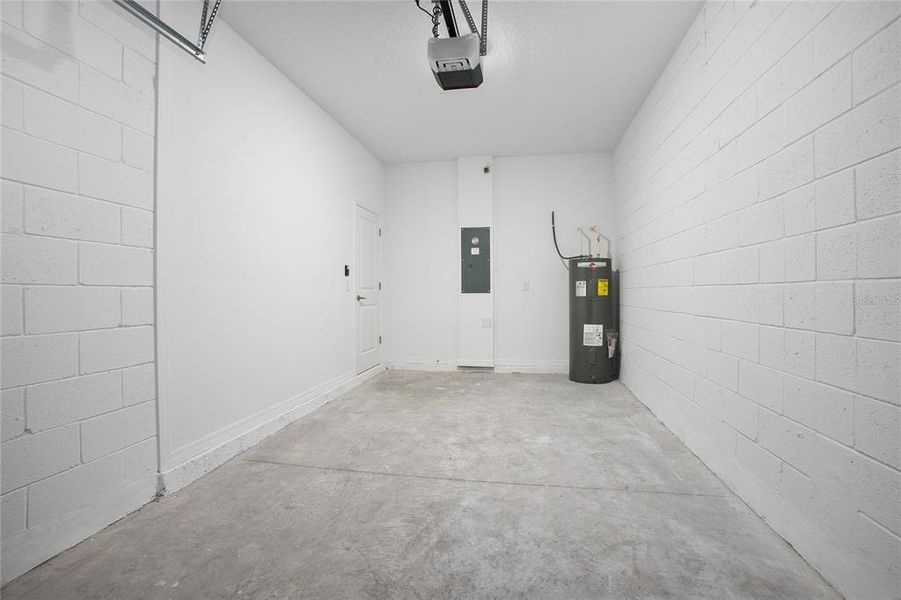 Spacious, unfurnished interior of a new home in , Edgewater (Image 12).