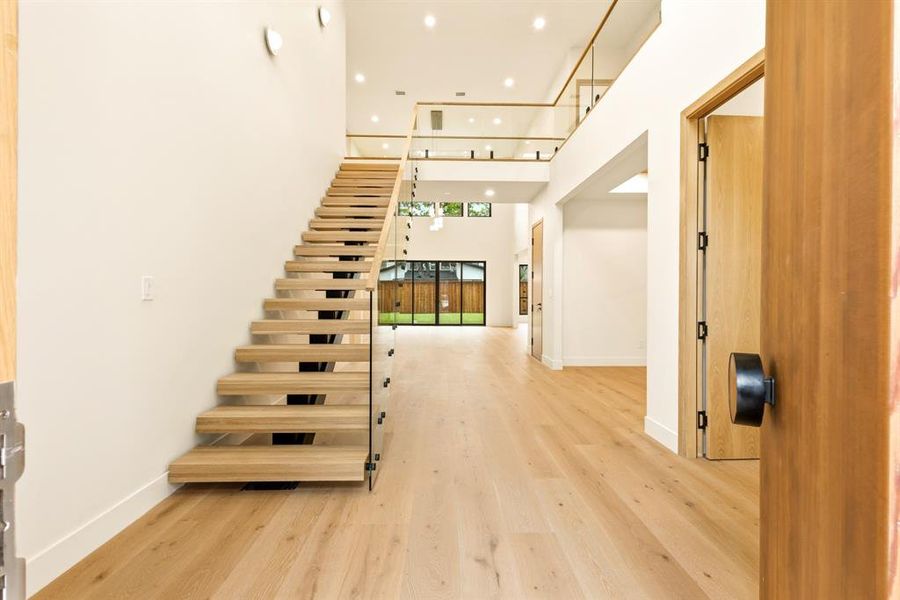 Spacious, unfurnished interior of a new home in , Dallas (Image 22).
