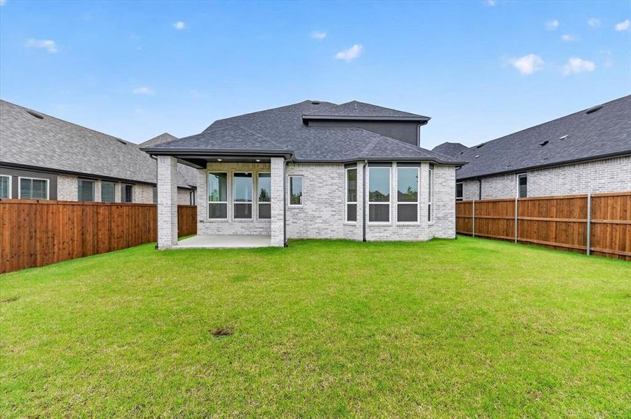 Exterior details and patio area of a home in Sandbrock Ranch, Aubrey (Image 3).
