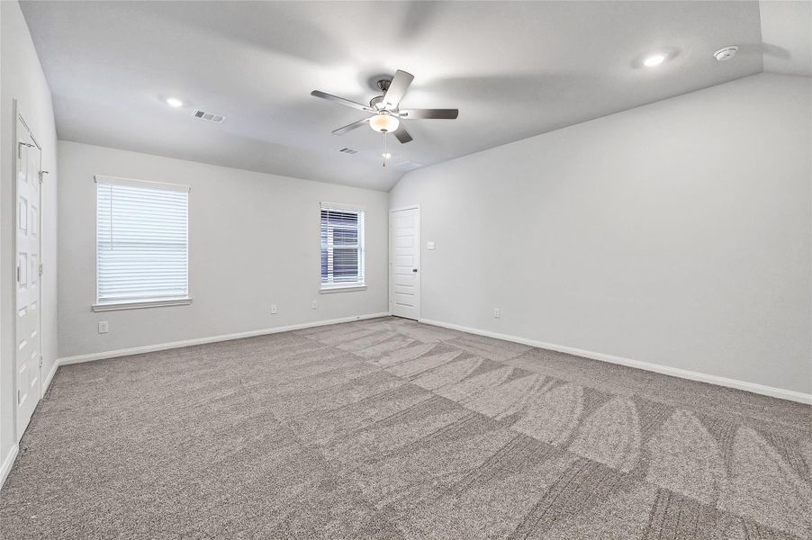 Spacious, unfurnished interior of a new home in Aldine Pines, Houston (Image 18).
