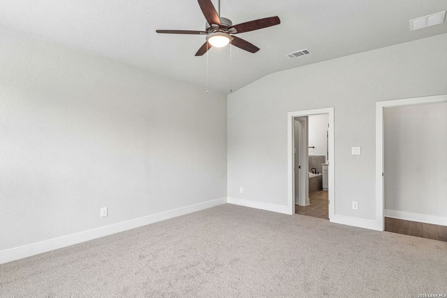Spacious, unfurnished interior of a new home in Estancia Ranch - Classic Series, San Antonio (Image 35).