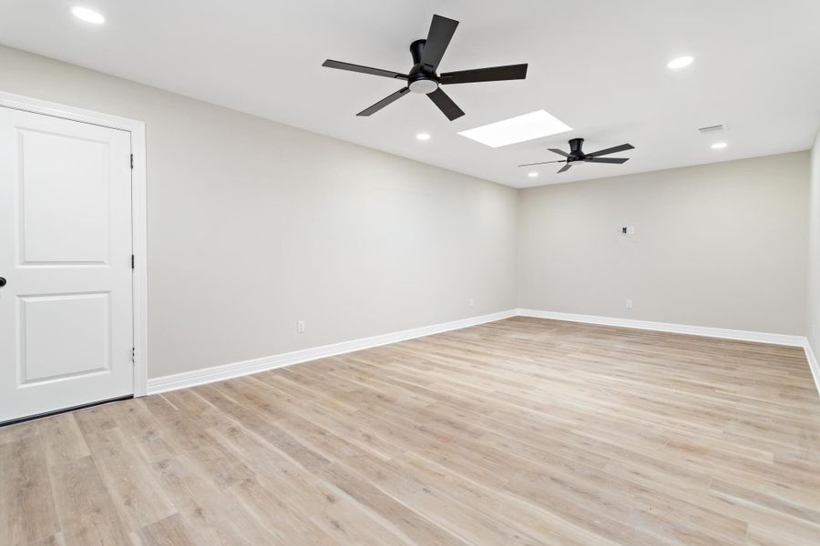 Spacious, unfurnished interior of a new home in , Neches (Image 18).