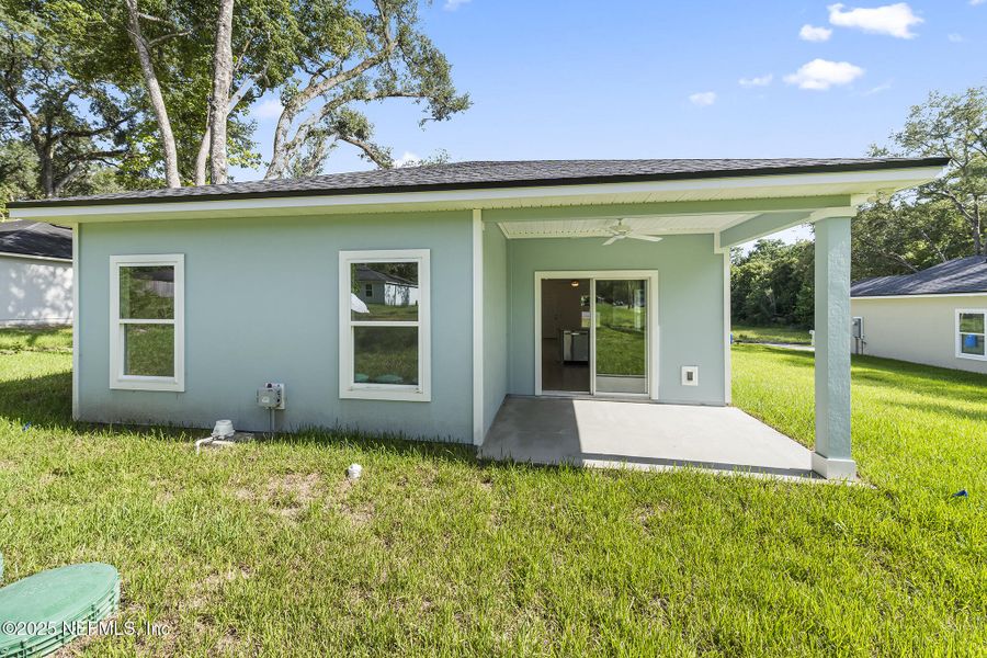 Exterior details and patio area of a home in , Jacksonville (Image 3).