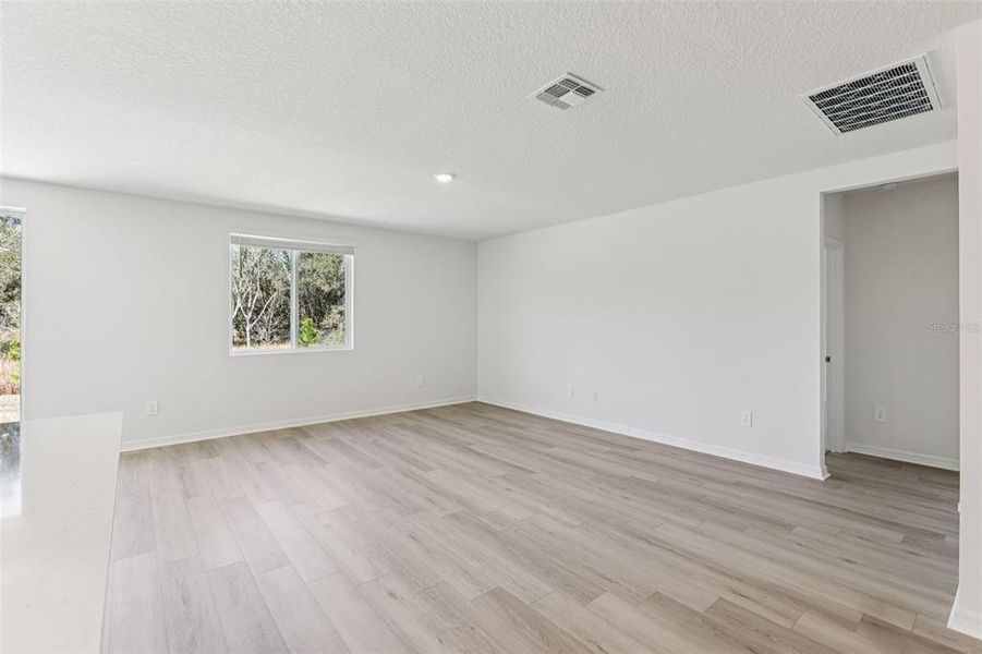 Spacious, unfurnished interior of a new home in Leyland Preserve - Classic Series, Brooksville (Image 34).