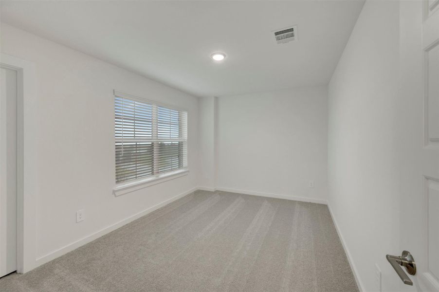 Spacious, unfurnished interior of a new home in Lone Star Landing, Montgomery (Image 39).