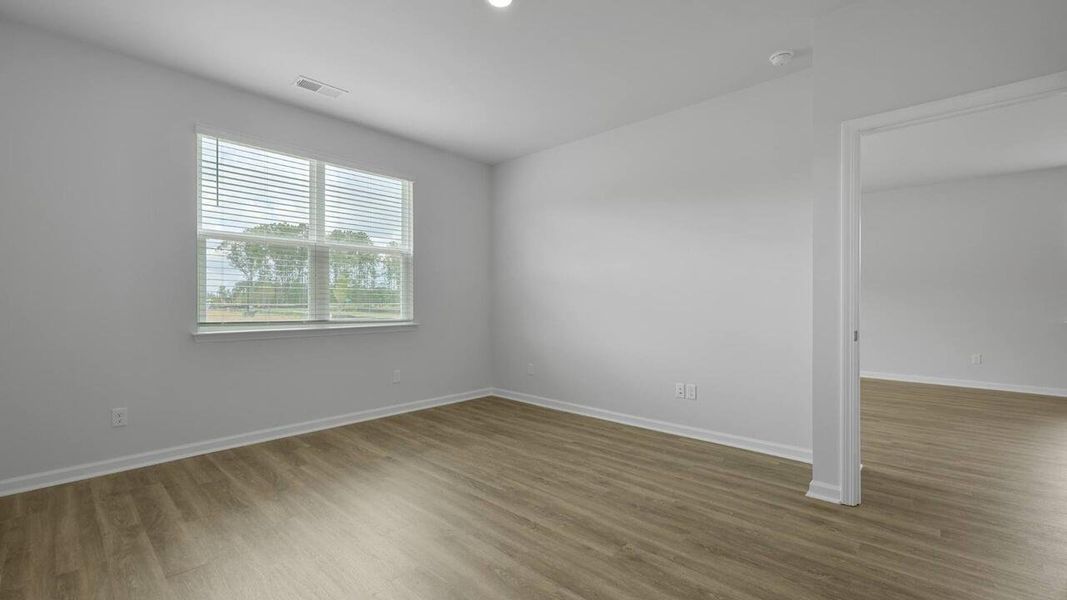 Spacious, unfurnished interior of a new home in Sheep Island, Summerville (Image 24).