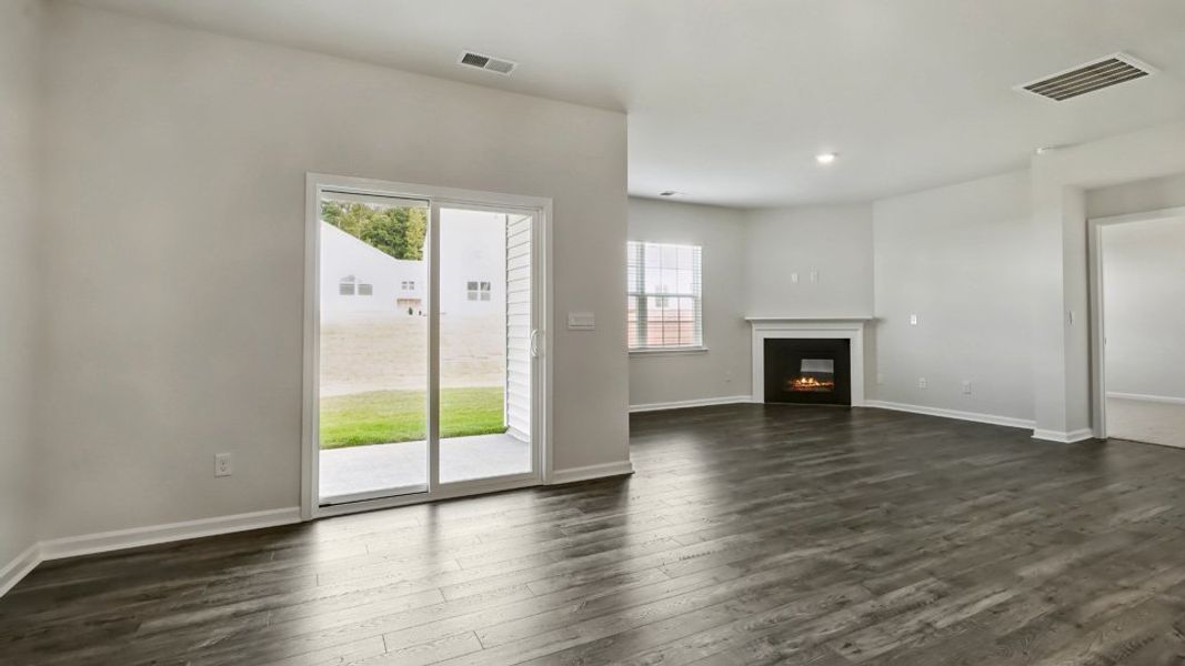 Spacious, unfurnished interior of a new home in Ridgewood Farms, Winterville (Image 14).