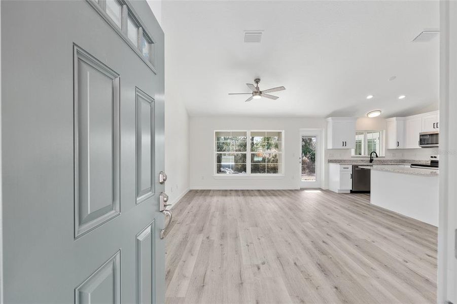 Spacious, unfurnished interior of a new home in , Citrus Springs (Image 15).
