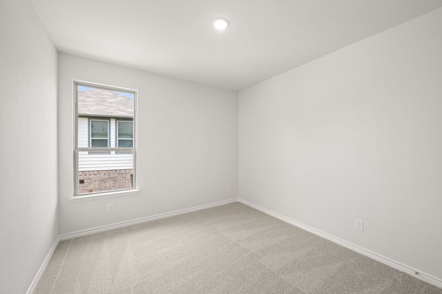 Spacious, unfurnished interior of a new home in Eagle Cove, Denton (Image 26).