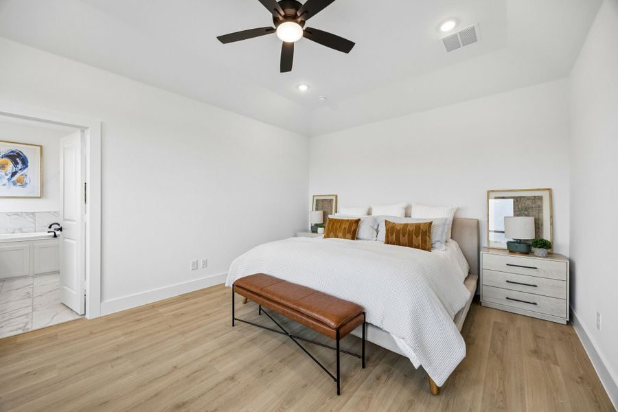 Furnished interior view inside a new home in Lakeway Estates, Waxahachie (Image 29). Furnished interior view inside a new home in Lakeway Estates, Waxahachie (Image 29).