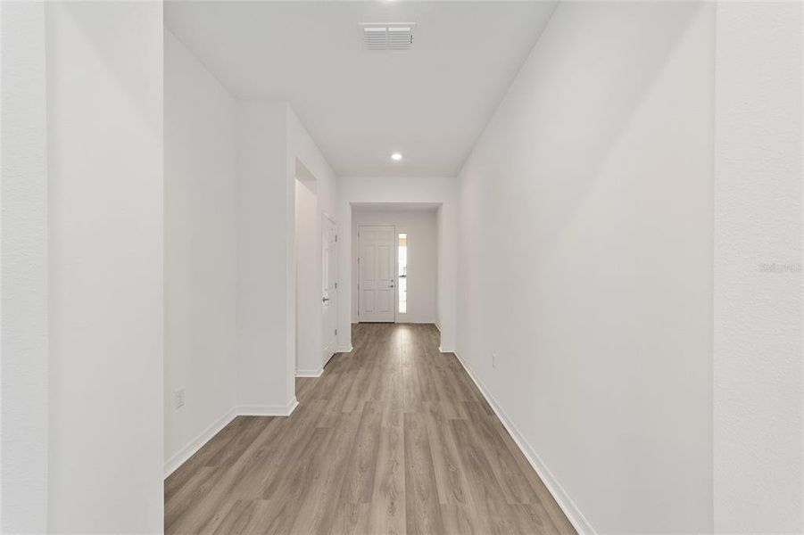 Spacious, unfurnished interior of a new home in Calesa Township, Ocala (Image 18).