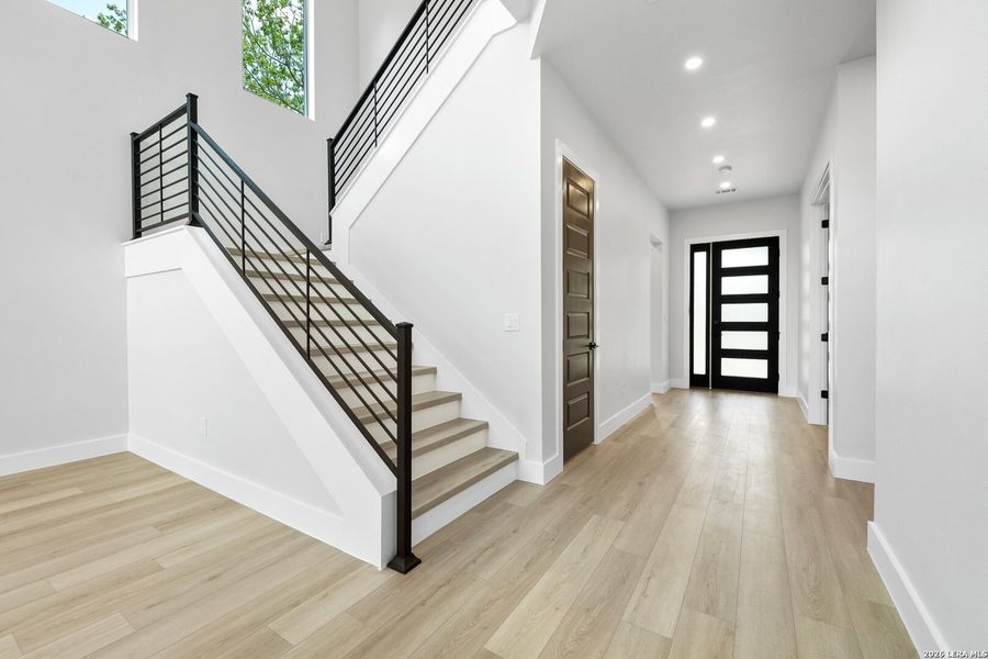 Spacious, unfurnished interior of a new home in , Leander (Image 23).