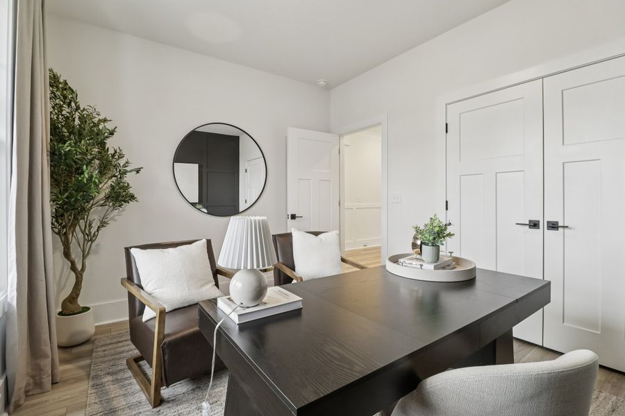 Representative furnished interior of a home built from the Bradley II by Great Southern Homes in Sedona, Greenville (Image 89).
