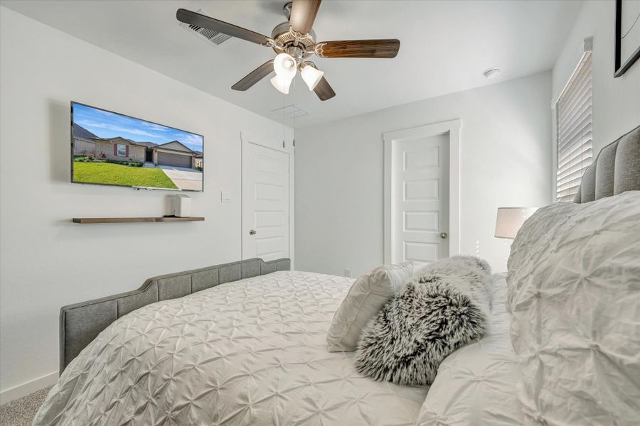 Furnished interior view inside a new home in Central Park, Texas City (Image 35). Furnished interior view inside a new home in Central Park, Texas City (Image 35).