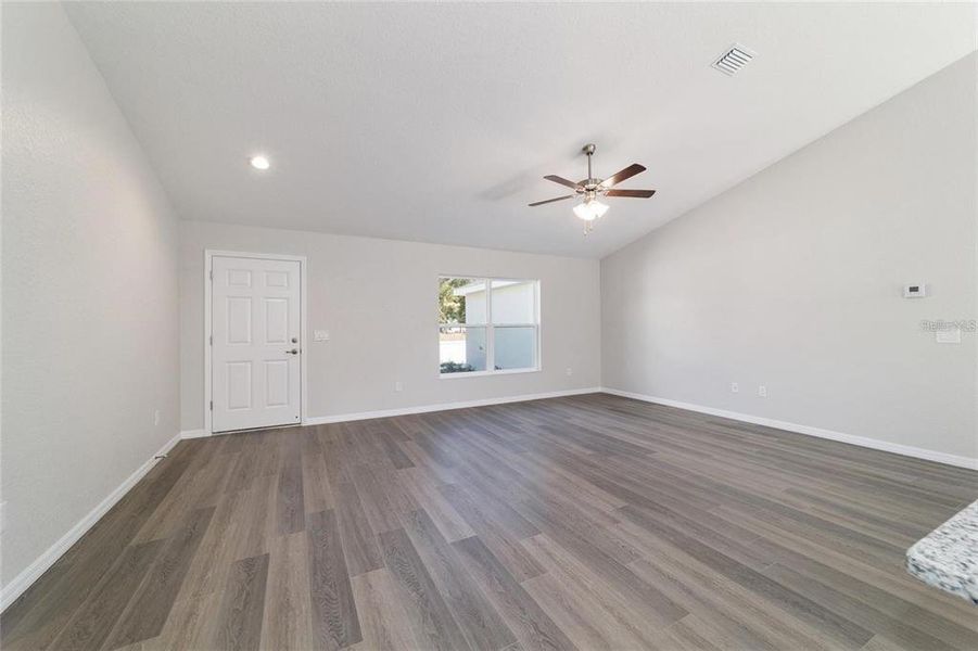 Spacious, unfurnished interior of a new home in , Dunnellon (Image 36).