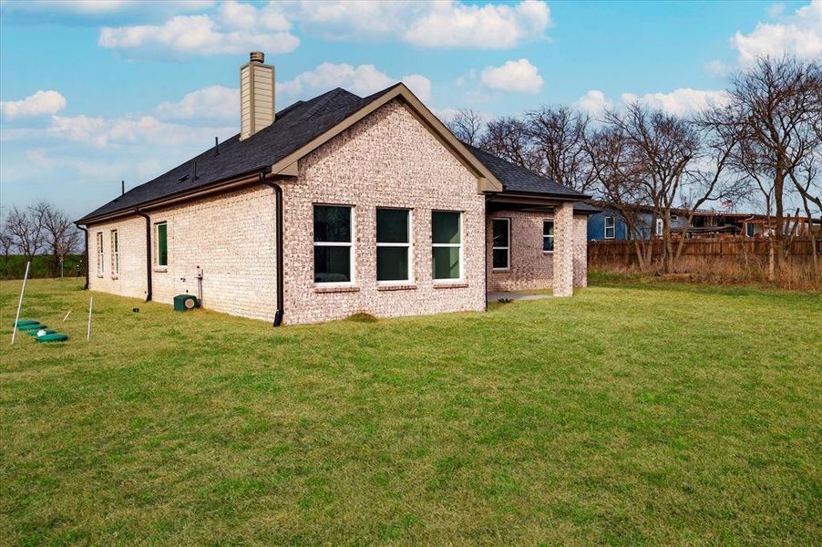 Exterior details and patio area of a home in , Celeste (Image 28).