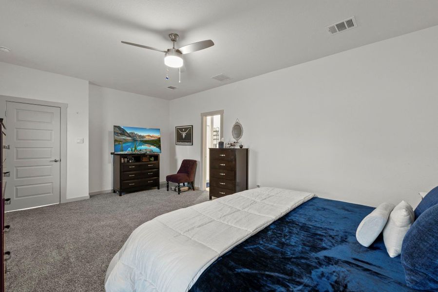 Furnished interior view inside a new home in Westwood, League City (Image 23). Furnished interior view inside a new home in Westwood, League City (Image 23).